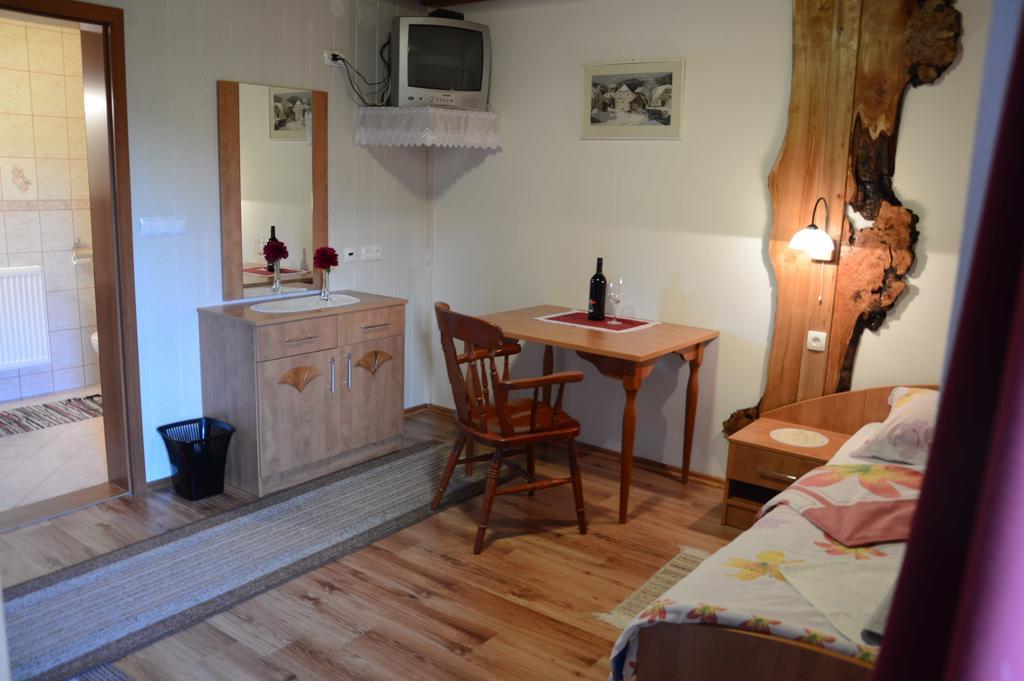 Apartmens And Rooms Sostar Cerkno Quarto foto