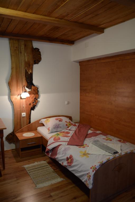 Apartmens And Rooms Sostar Cerkno Quarto foto